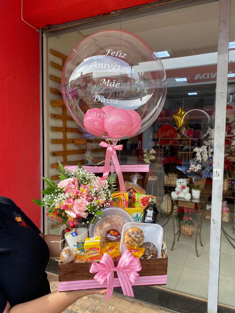 Cesta de Café da Manhã no Baú Pink